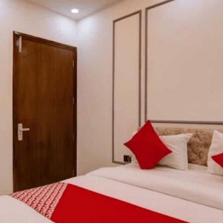 Hotel Neon Tower Ню Делхи Екстериор снимка